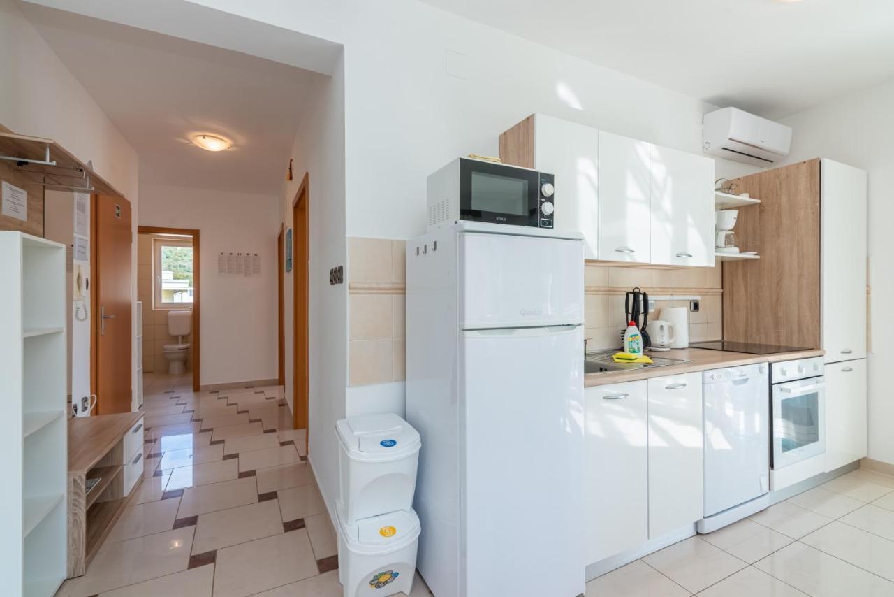 Beautiful Apartment Lovorka 6 , Baska, Krk Exterior foto