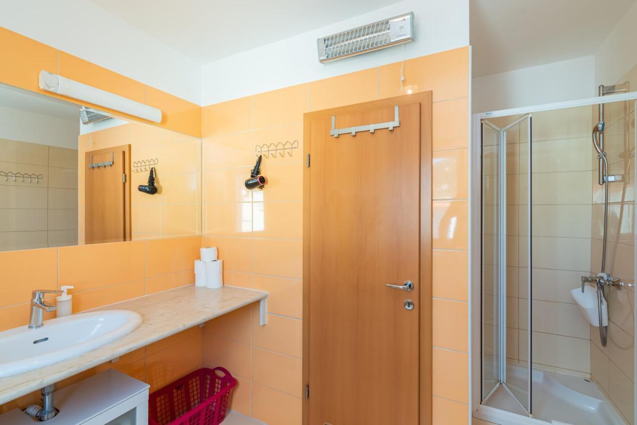 Beautiful Apartment Lovorka 6 , Baska, Krk Exterior foto